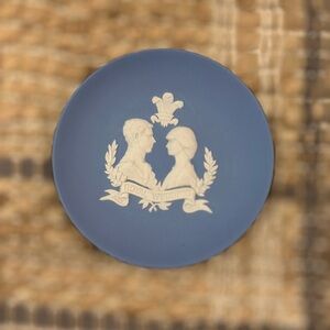Wedgwood 1981 commemorative royal wedding plate - Charles and Diana